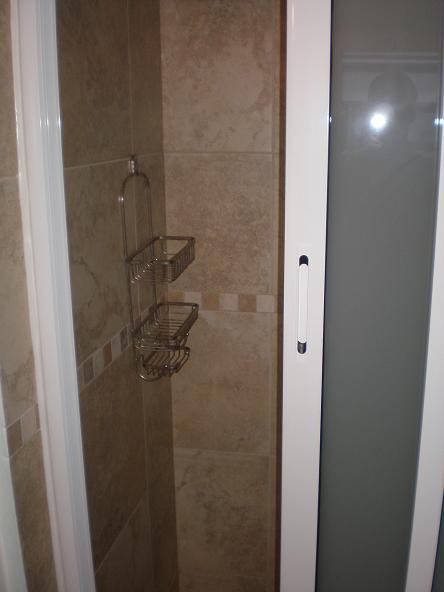 Pelican Key Apartment shower